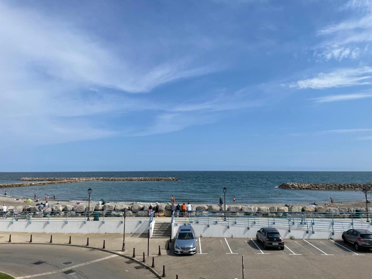 Hotel Le Dauphin Bleu Saintes-Maries-de-la-Mer Zewnętrze zdjęcie