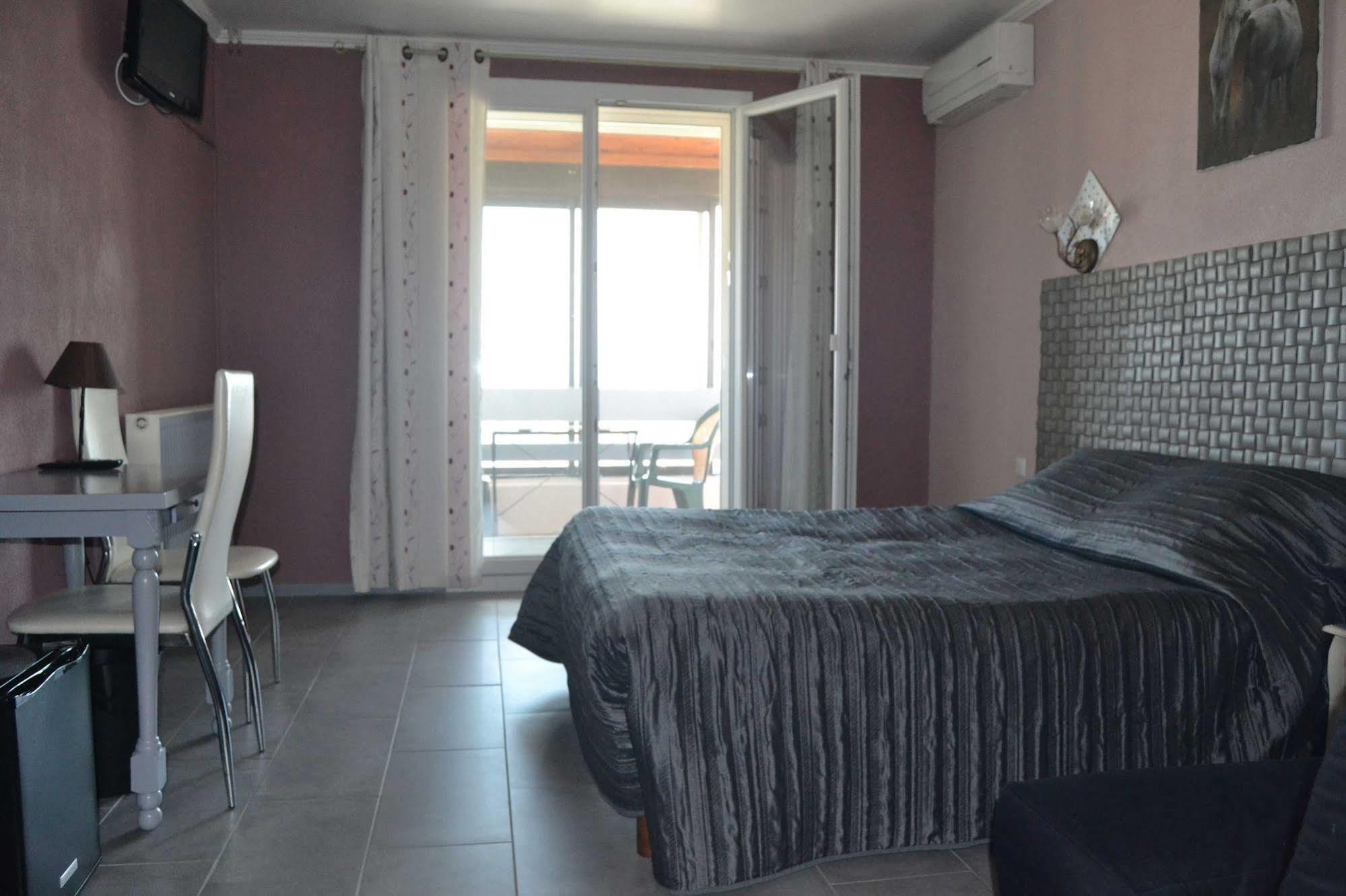 Hotel Le Dauphin Bleu Saintes-Maries-de-la-Mer Zewnętrze zdjęcie