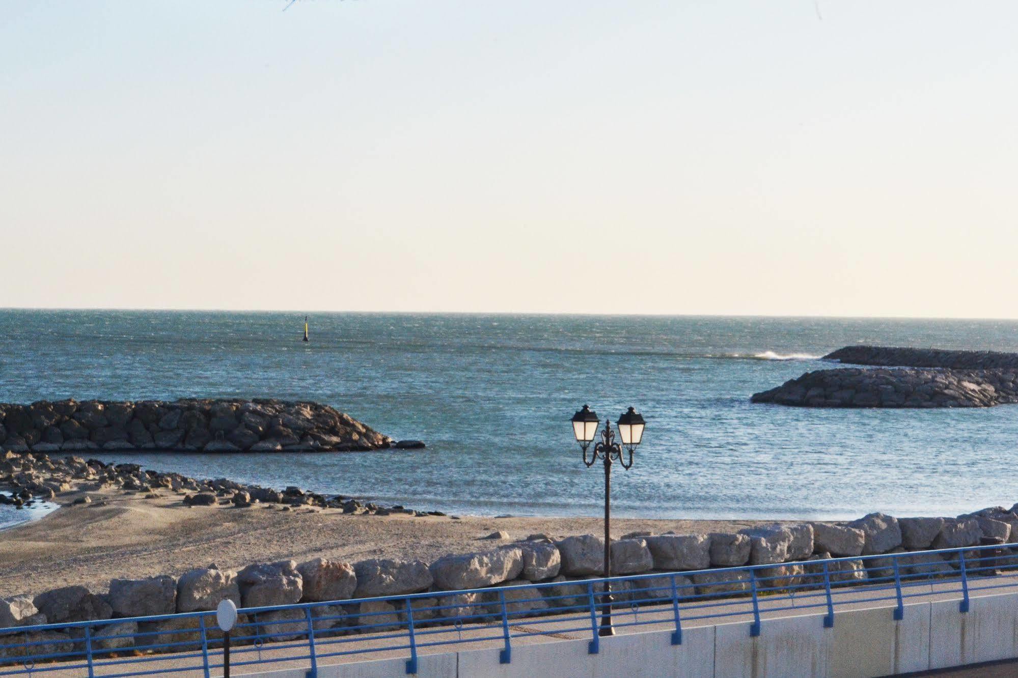 Hotel Le Dauphin Bleu Saintes-Maries-de-la-Mer Zewnętrze zdjęcie